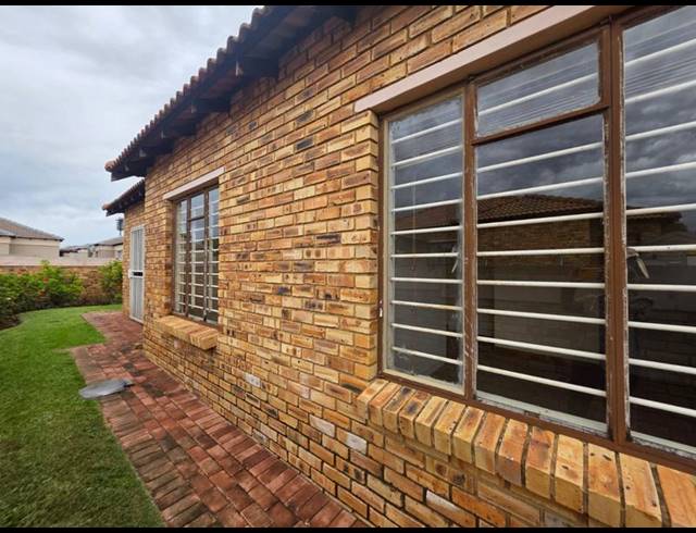 3 BEDROOM TOWNHOUSE FOR SALE IN GREENHILLS